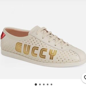 Gucci cream leather sneaker with gold logo and red heel